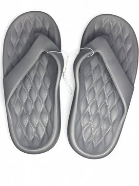 NWOT - Women’s Quilted Slip On T Strap Flip Flops Sandals Womens Size 9 / 10
